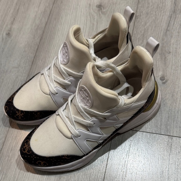 Guess White and Black Logo Sneakers - Picture 3 of 3